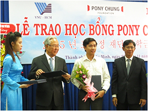 2015-12-PonyChungscholarships2